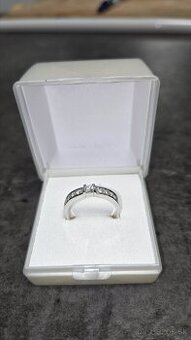 Damsky prsten z bieleho zlata