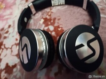 predam bezdrotove bluetooth sluchadla.celkom nove za 9,99e.i