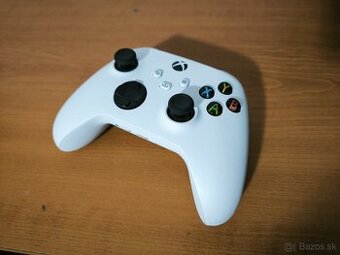 Xbox ovládač Biely