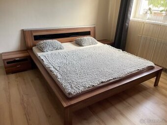 Posteľ 180x200 cm + nočné stoliky