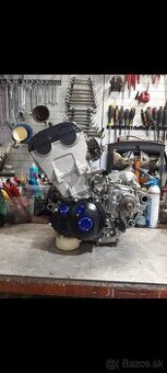 Predam motor Yamaha YZF 250 - poškodeny