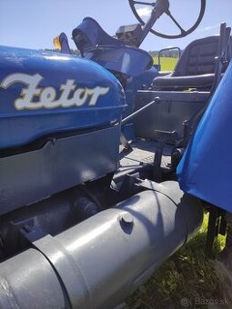 Traktor Zetor 25