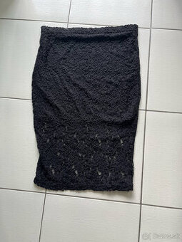 čierna krajková sukňa