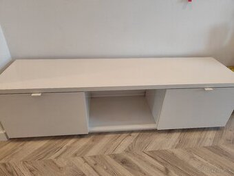 Skrinka pod televízor
