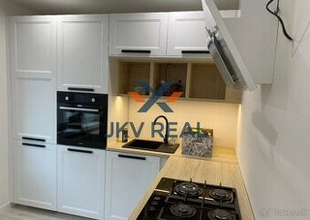Ponúkam na predaj krásny moderný 2 izbový byt v Komárne
