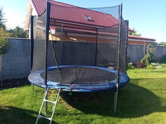 Trampolína