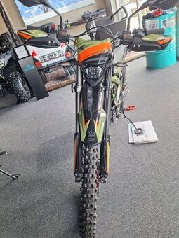 Na predaj: Surron Ultra Bee – silný stroj s úpravami a mota