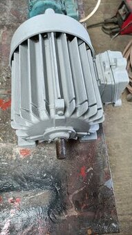 Elektromotor MEZ 0,7kW 900ot/min