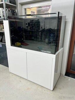 Predám morské akvárium, skrinka, filtračná nádoba.