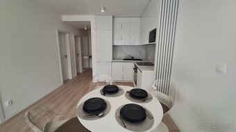 Novostavba 2 izbový byt v centre mesta s parkovacím miestom