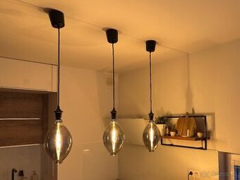 3x závesná lampa z IKEA