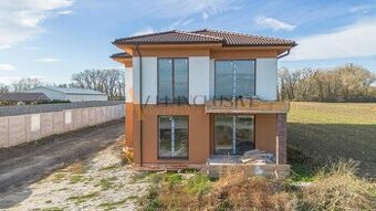 ALL INCLUSIVE I 3 IZBOVÉ BYTY S TERASOU, SO ZÁHRADOU + 2 PAR