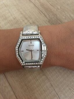 Predam lacno nove , nenosene hodinky Guess, prave, dovoz USA