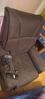 Polohovatelne masážne kreslo