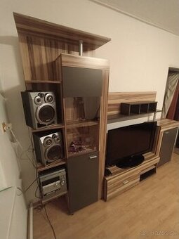 Obývacia stena a konferenčný stolík