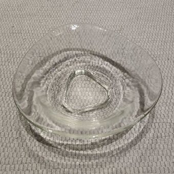 Asymetrická misa z hrubšieho skla