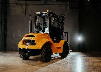 Nový terénny vysokozdvižný vozík HANGCHA-XW8C-RT4