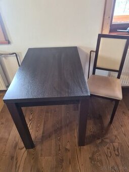 Stôl a stolicky