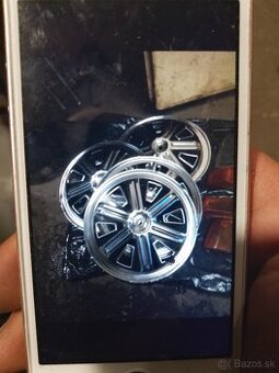 Puklice originál úplne zanovne - Škoda 100,110 R ,Trabant ié