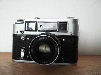 Starý fotoaprát Fed 4