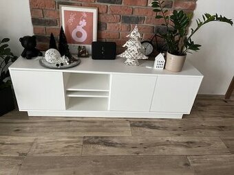 Skrinka pod televizor