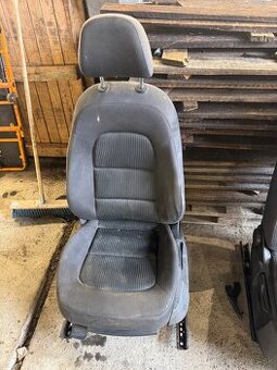 Audi a4 b8 predné sedačky