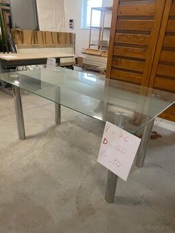 Sklenený stôl