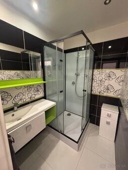 Kupelnova zostava, sprchovy kut