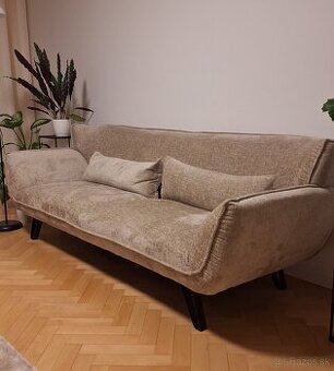 Elegantná trojmiestna pohovka