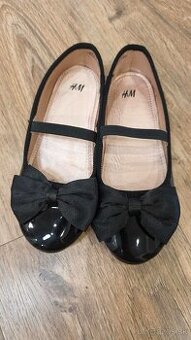 Čierne dievčenské balerínky