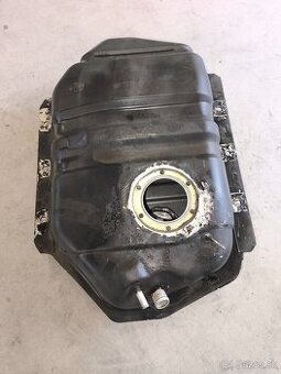 Nissan patrol nádrž