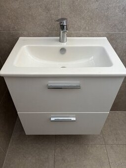 Predam 2 rocnu skrinku s umyvadlom