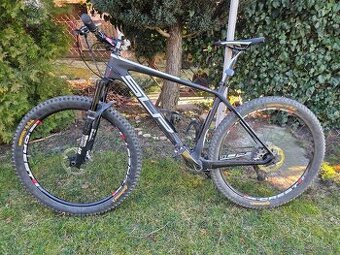Karbonovy MTB bicykel Superior