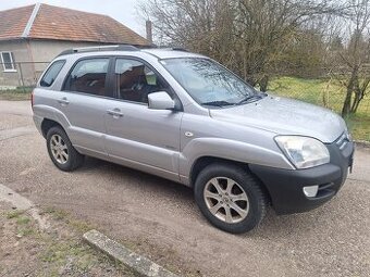 KIA SPORTAGE 2.0CRDI 4X4 MANUÁL KLÍMA ŤAŽNÉ