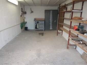 Prenájom: Priestranná garáž 18m² s vodou a el. - Sibírska