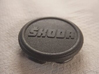 Stredová krytka ,,ŠKODA,, pre kolesá AMZ – Šedá