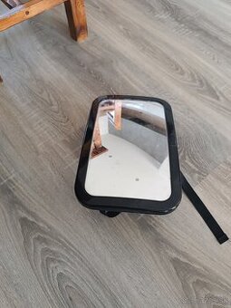 Spätné zrkadlo pre kontrolu deti