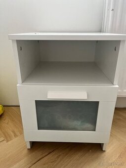 Nočný stolík IKEA