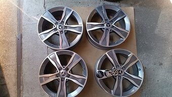 5x112 mm R17 pasuje ne celý koncern VW group