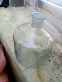 sklenená fľaša, mozno lekarnicka - 1