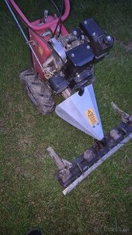 Predám kosačku nožnicovu motor honda
