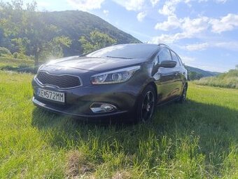 Kia Cee´d combi, 1,6 CRDi 94KW (128k), PLATINUM+Panorama atd