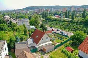 4-izbový rodinný dom s veľkým pozemkom v Lamači