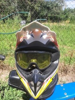 PREDÁM MOTOCROSS PRILBU - 1