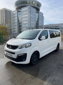 Prenajom 9-miestneho mikrobusu Peugeot Traveller automat
