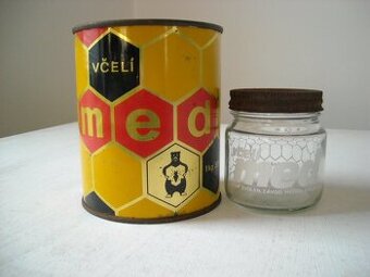 Stará plechovka a pohár na med