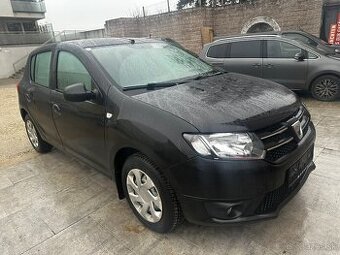 DÁCIA SANDERO 1,2 BENZÍN 4 VALEC ROK 2015 KLIMA