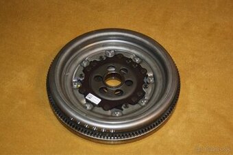 DSG dvojhmotný zotrvačník LUK 415074009 6 stup.