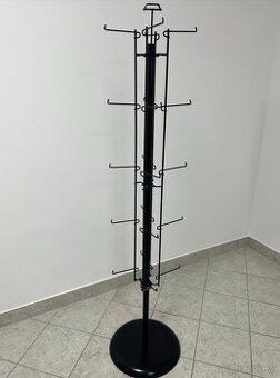 Kovový otočný stojan na vystavenie tovaru