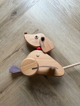 Drevený pes na tlačenie